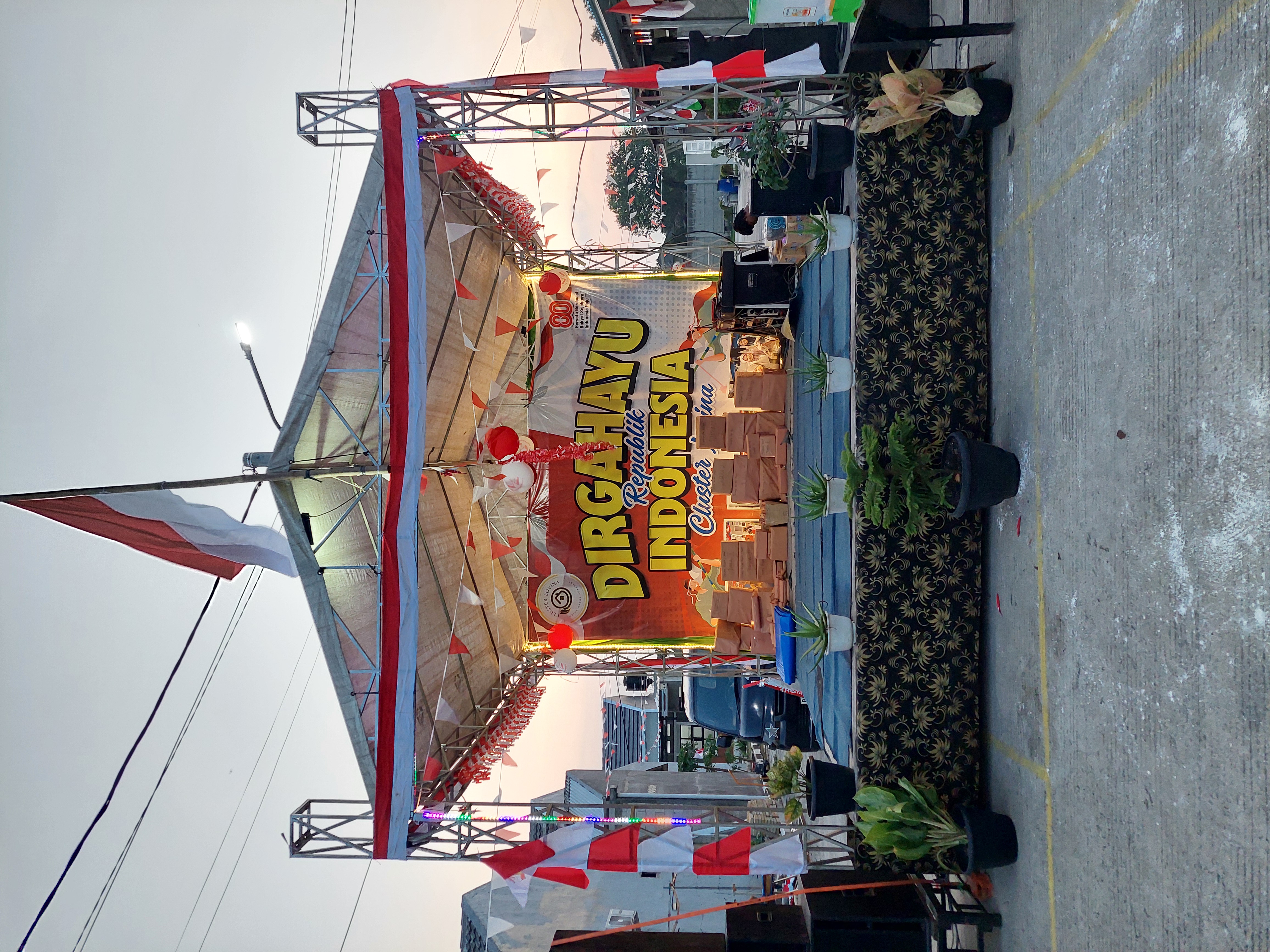 Lomba Hut RI 80